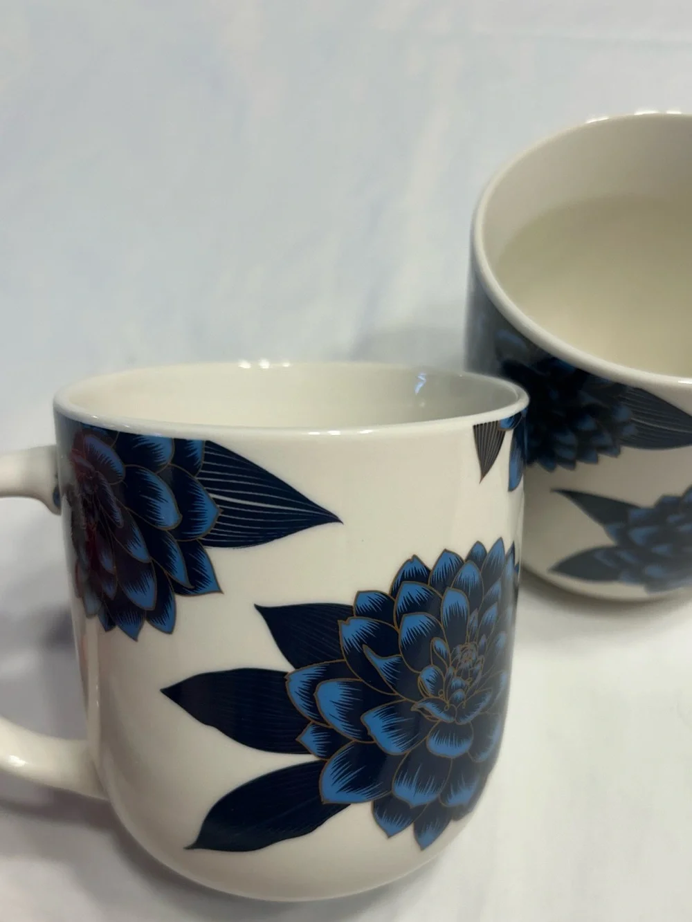 NWT 16 fl. oz. Flower mugs